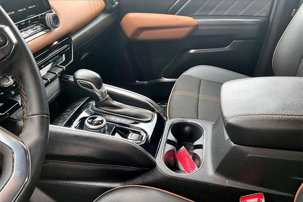 Used 2024 GMC Canyon AT4 image 17