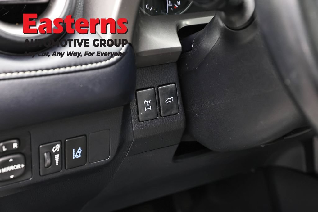 Used 2018 Toyota RAV4 XLE AWD/4WD image 22