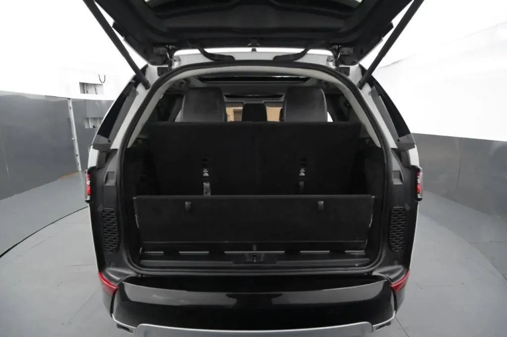 Used 2020 Land Rover Discovery Landmark AWD/4WD image 46