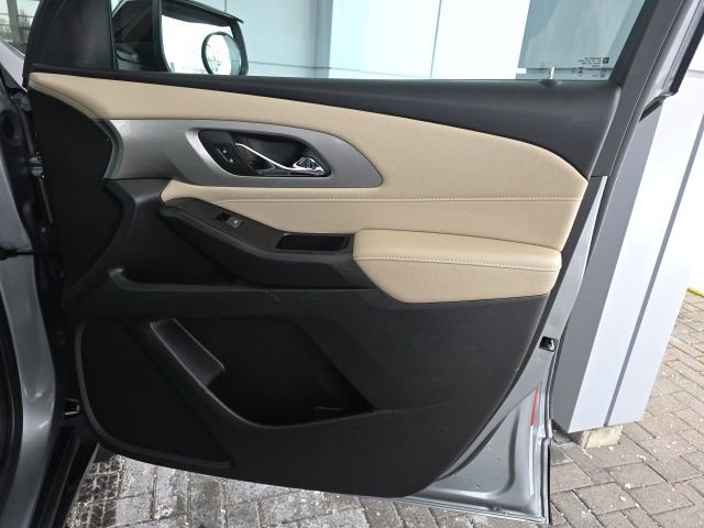 Used 2023 Chevrolet Traverse LS image 8