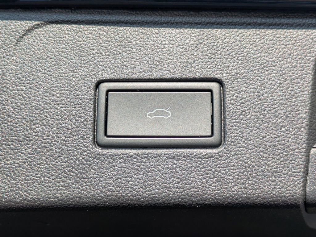 Used 2024 Volkswagen Atlas SEL image 13