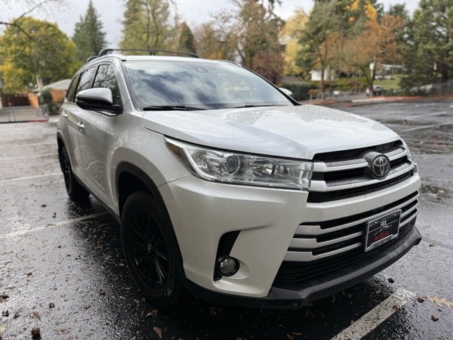 Used 2019 Toyota Highlander XLE image 3