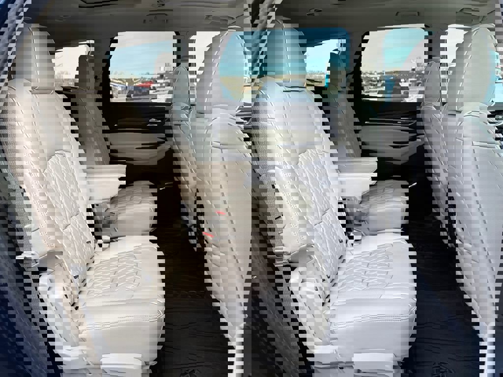 Used 2024 Buick Enclave Avenir image 41