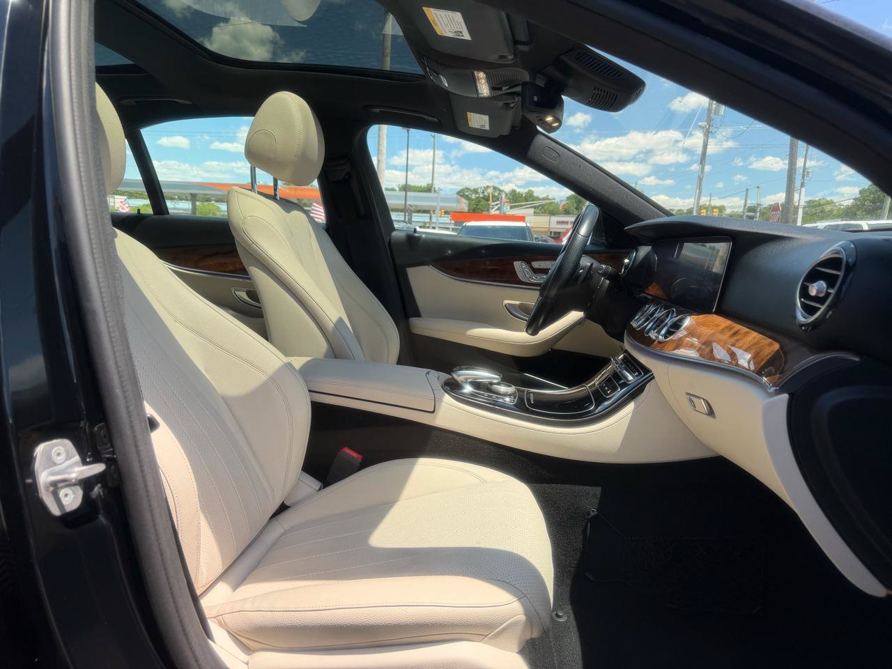 Used 2018 Mercedes-Benz E 300 4MATIC image 24