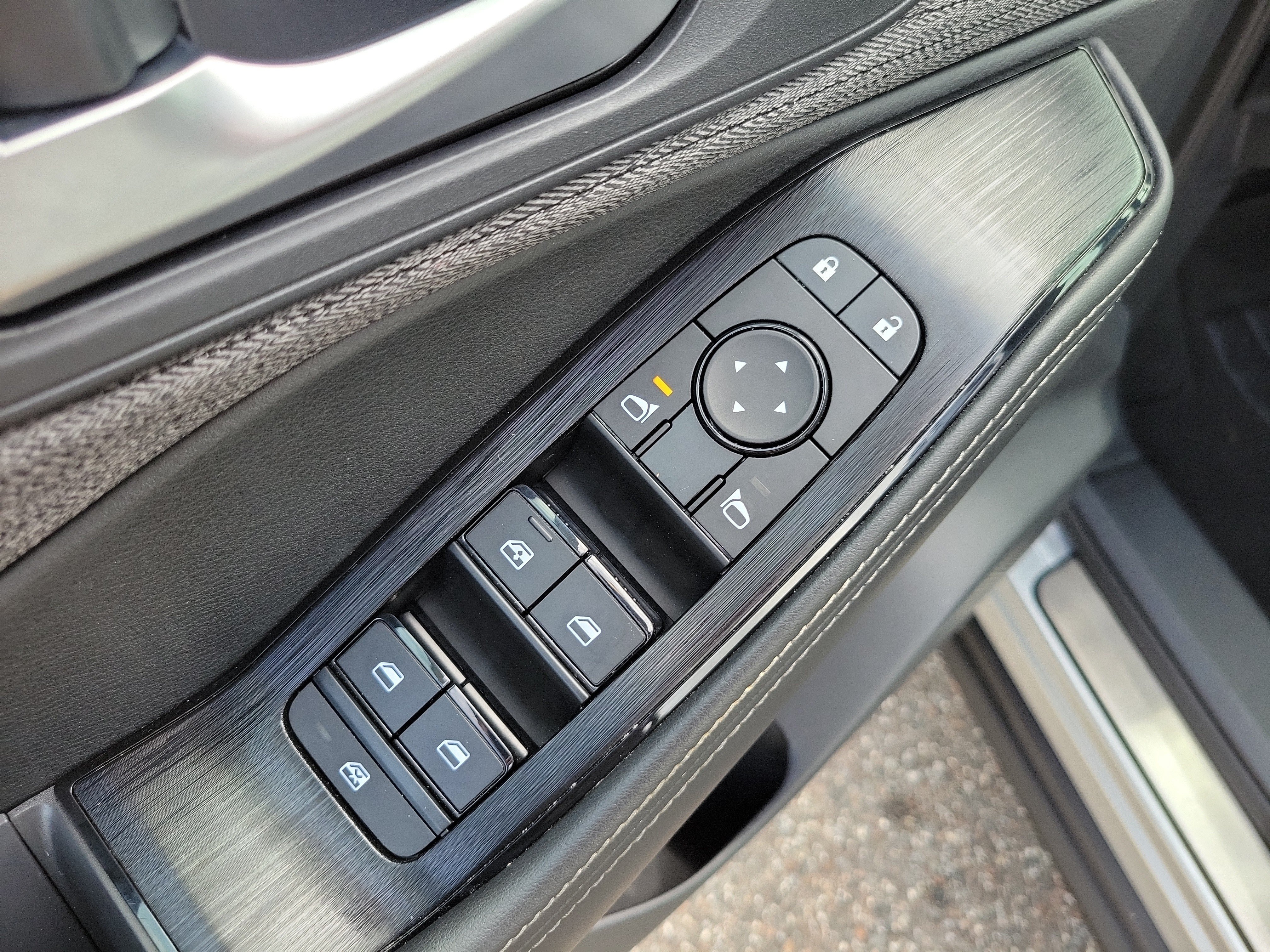 Used 2022 Nissan Rogue SV FWD image 20