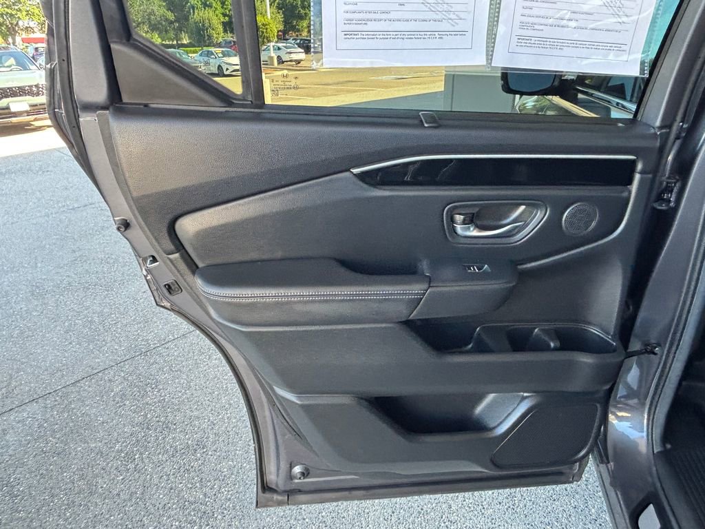 Used 2025 Honda Pilot EX-L image 28