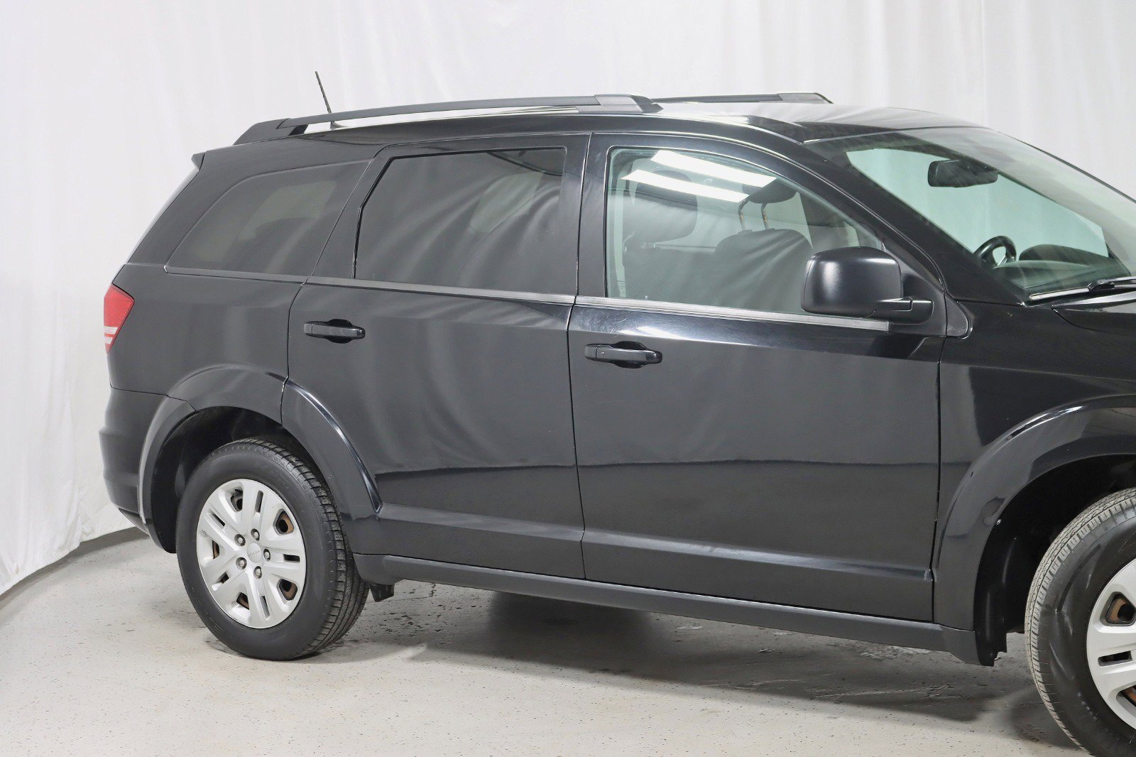 Used 2020 Dodge Journey SE w/ SE Popular Equipment Group image 3