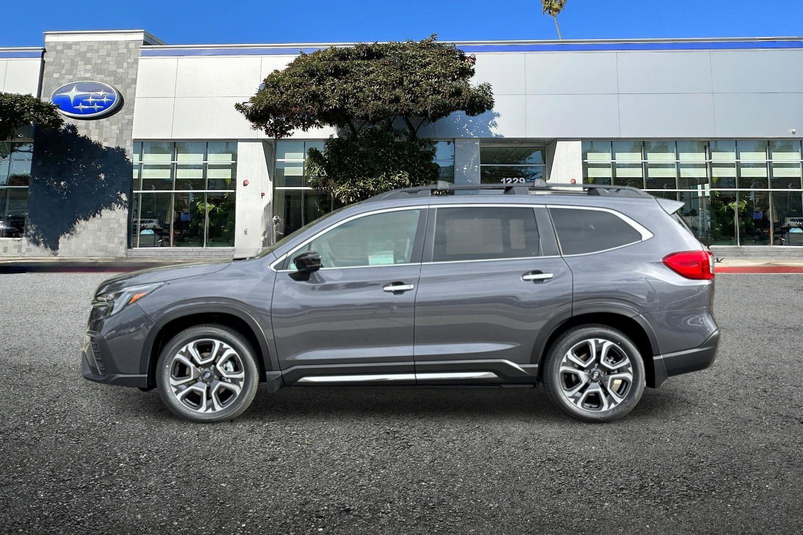 New 2025 Subaru Ascent Touring w/ Popular Package #2 image 9