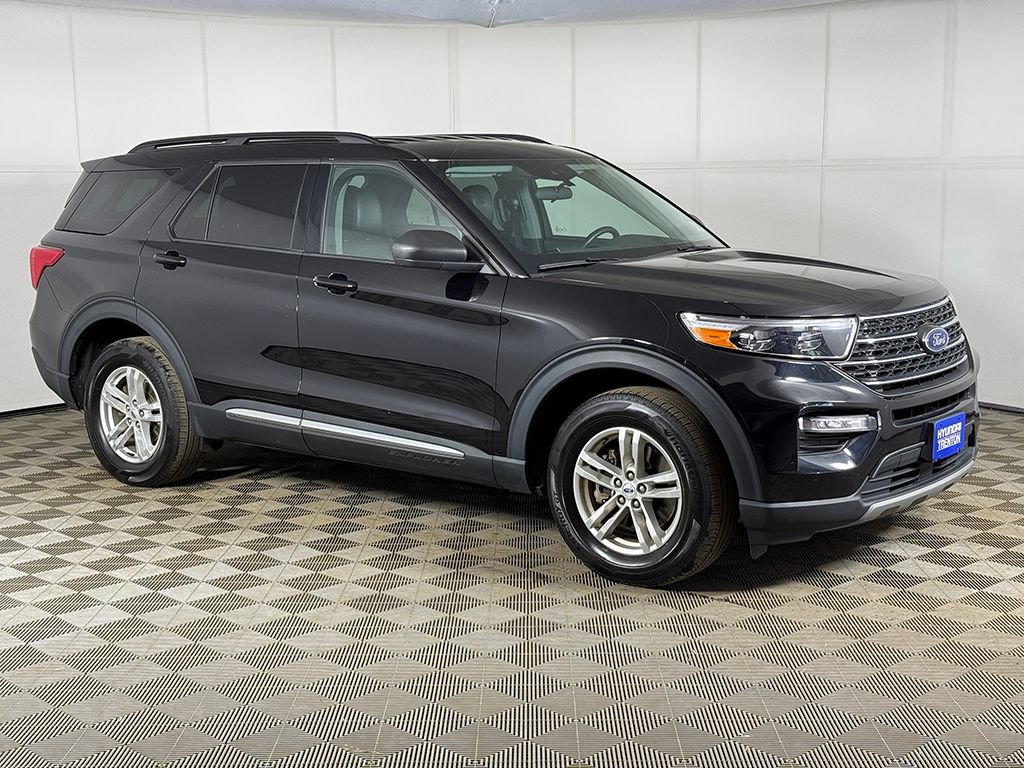 Used 2023 Ford Explorer XLT w/ Equipment Group 202A AWD/4WD image 2