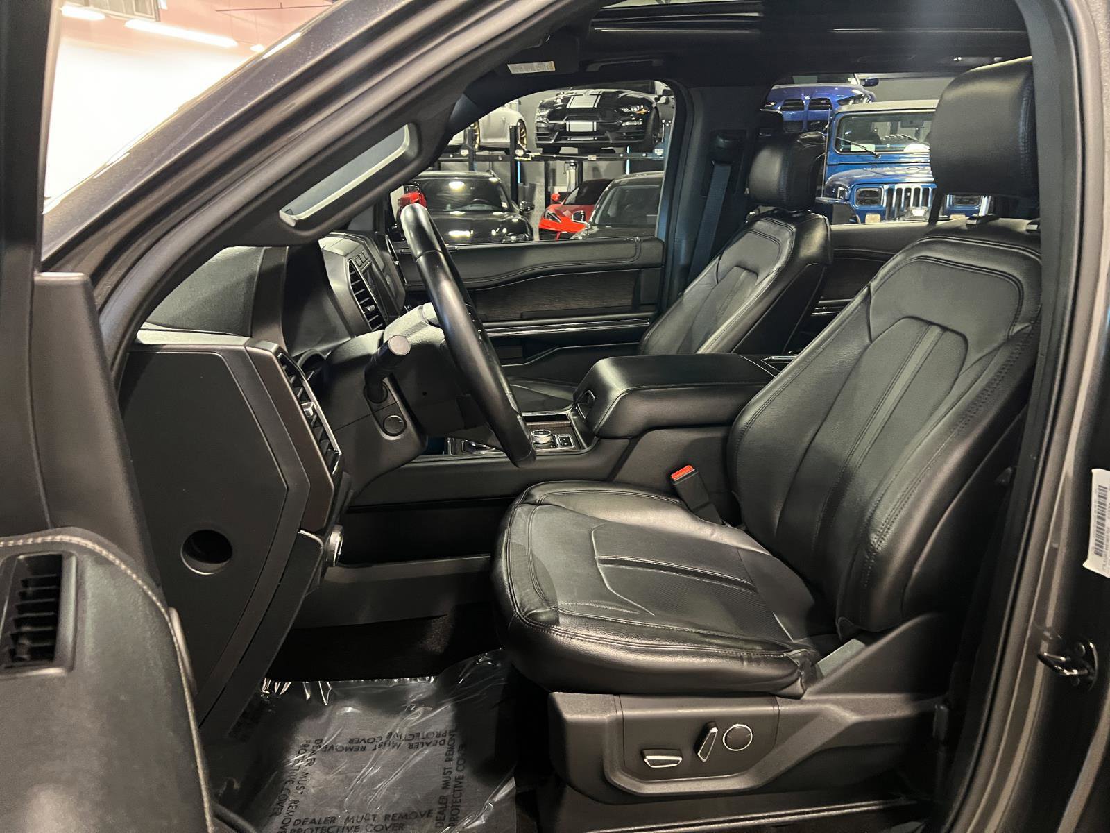 Used 2019 Ford Expedition Limited w/ Equipment Group 301A AWD/4WD image 9