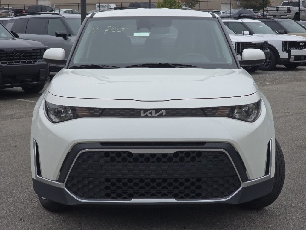 Used 2025 Kia Soul LX w/ LX Technology Package FWD image 9
