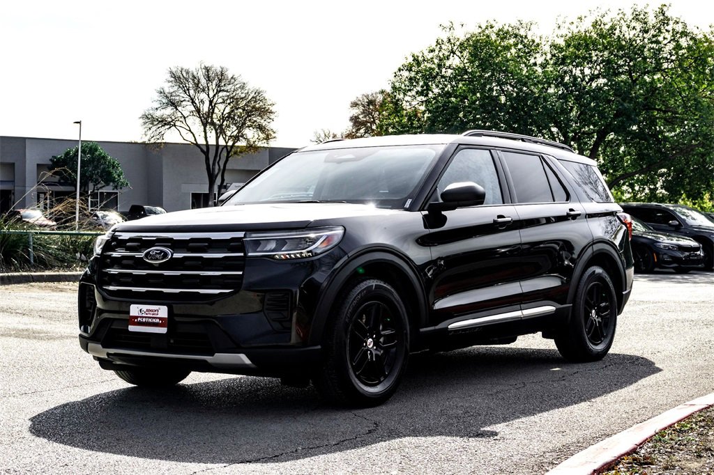 Used 2025 Ford Explorer Active image 9