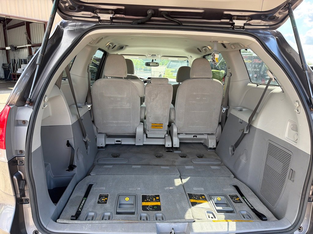 Used 2014 Toyota Sienna LE FWD image 18
