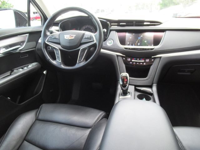 Used 2018 Cadillac XT5 Luxury w/ Driver Awareness Package AWD/4WD image 12