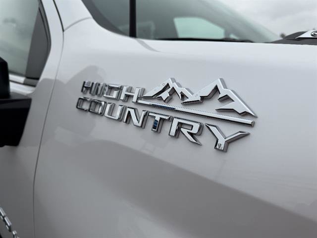 Used 2022 Chevrolet Silverado 3500 High Country image 10