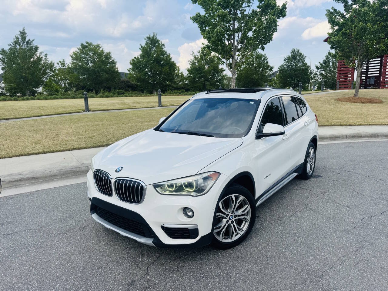 Used 2017 BMW X1 xDrive28i w/ Premium Package AWD/4WD image 2