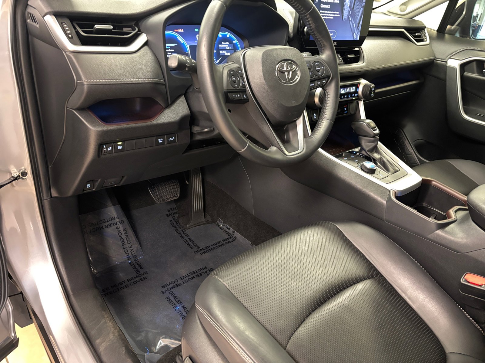 Used 2023 Toyota RAV4 Limited AWD/4WD image 38