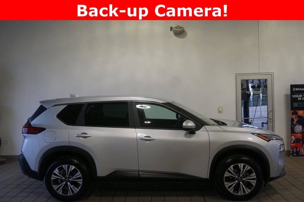 Used 2023 Nissan Rogue SV image 2