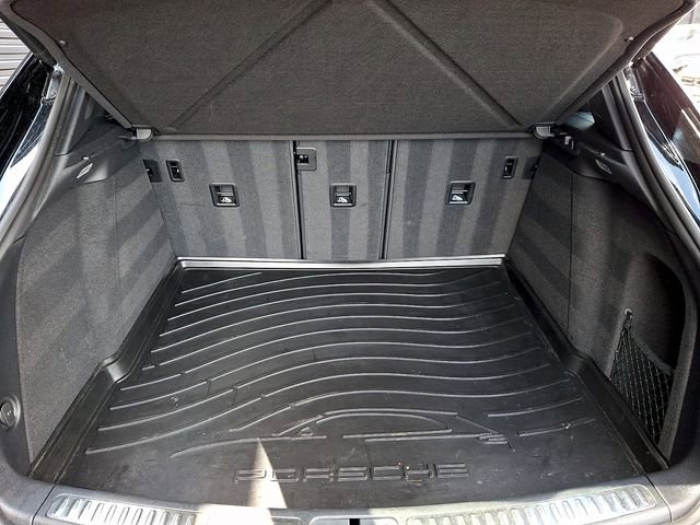 Certified 2023 Porsche Macan Turbo AWD/4WD image 31