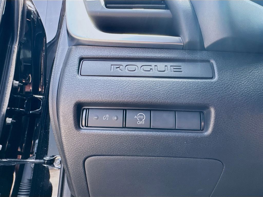Used 2026 Nissan Rogue S FWD image 30