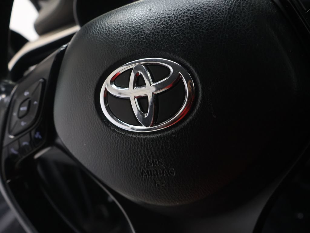 Used 2022 Toyota C-HR Limited FWD image 21