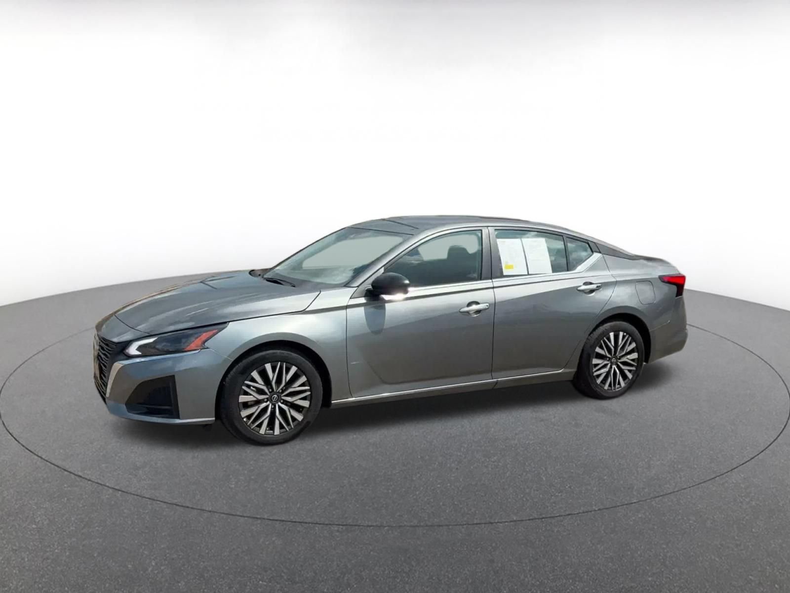 Used 2025 Nissan Altima 2.5 SV FWD image 7