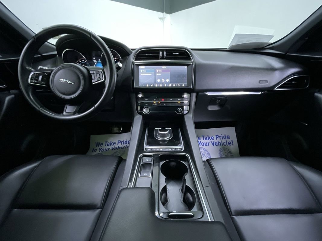 Used 2019 Jaguar F-PACE Premium image 18