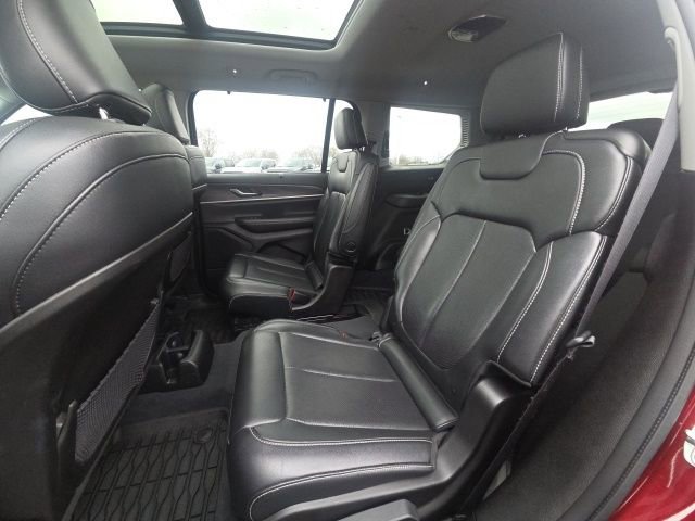 Used 2023 Jeep Grand Cherokee L Limited w/ Luxury Tech Group II image 19