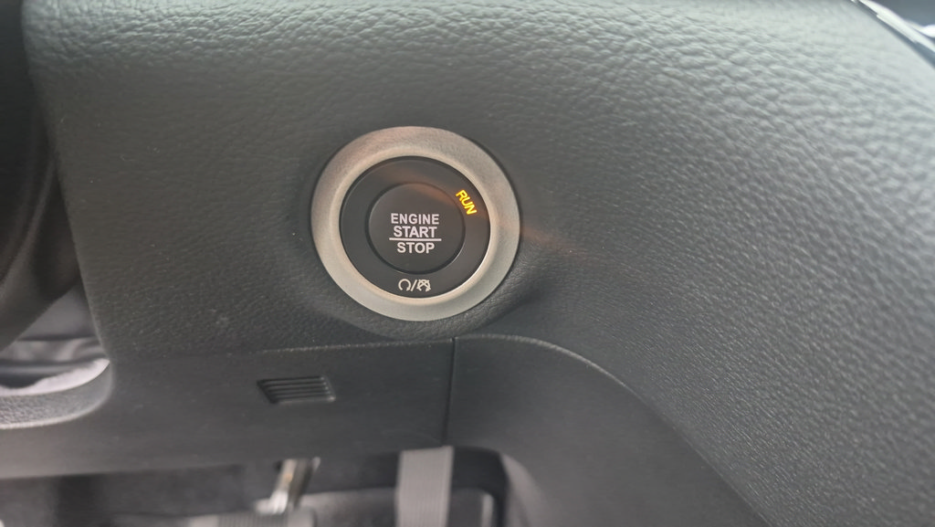 Used 2020 Chrysler Pacifica Limited w/ Advanced Safetytec Group FWD image 18