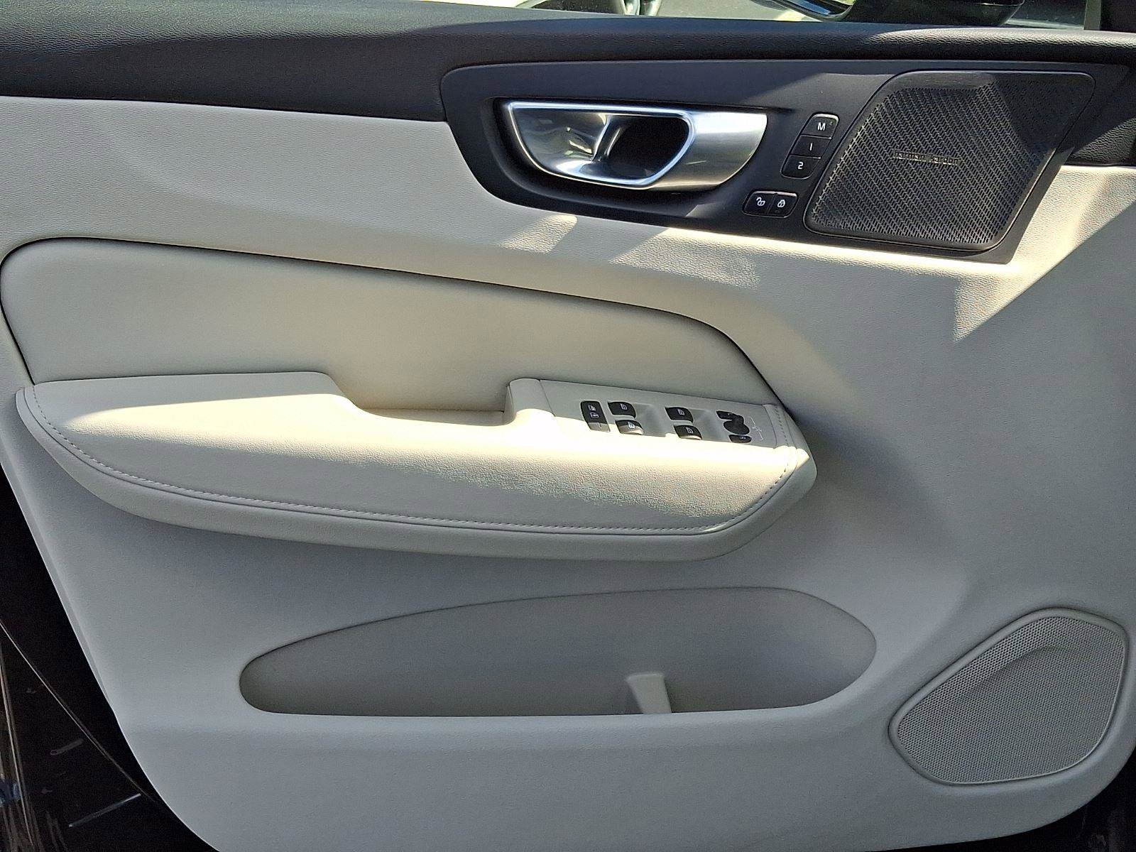 Certified 2024 Volvo XC60 B5 Ultimate w/ Protection Package Premier AWD/4WD image 13