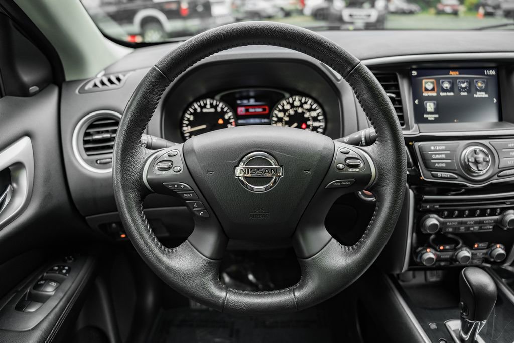 Used 2020 Nissan Pathfinder SV image 25