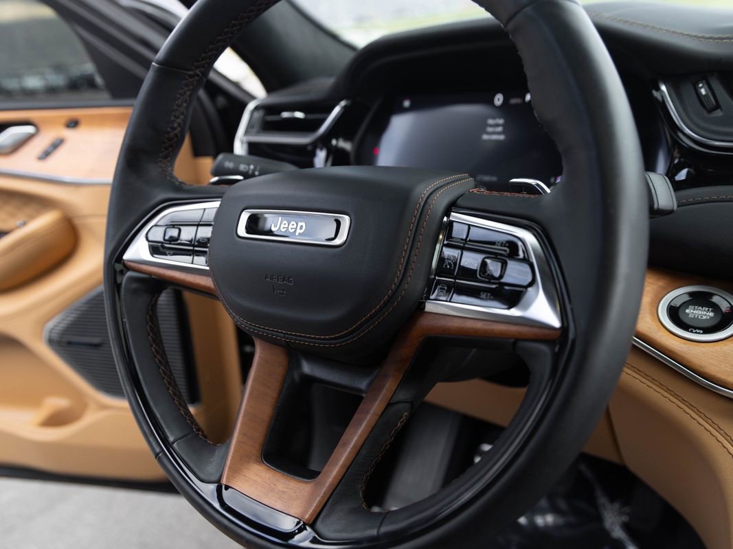 Used 2023 Jeep Grand Cherokee Summit image 25