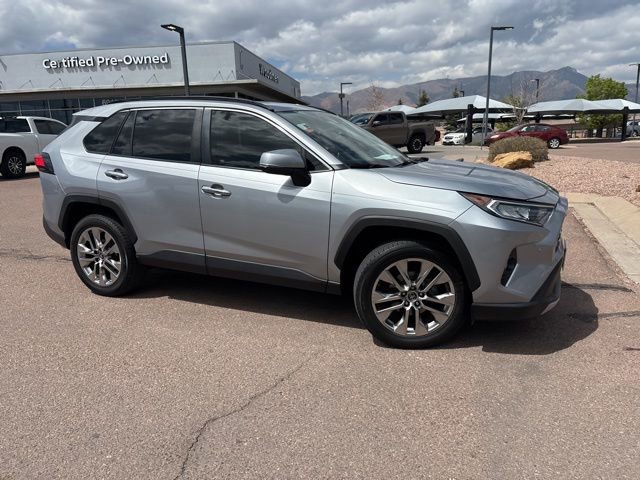 Used 2019 Toyota RAV4 Limited w/ Cold Weather Package FWD image 12