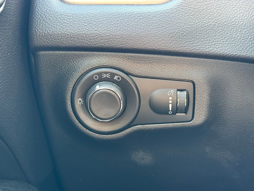 Used 2017 Jeep Compass Sport w/ Cold Weather Group image 15