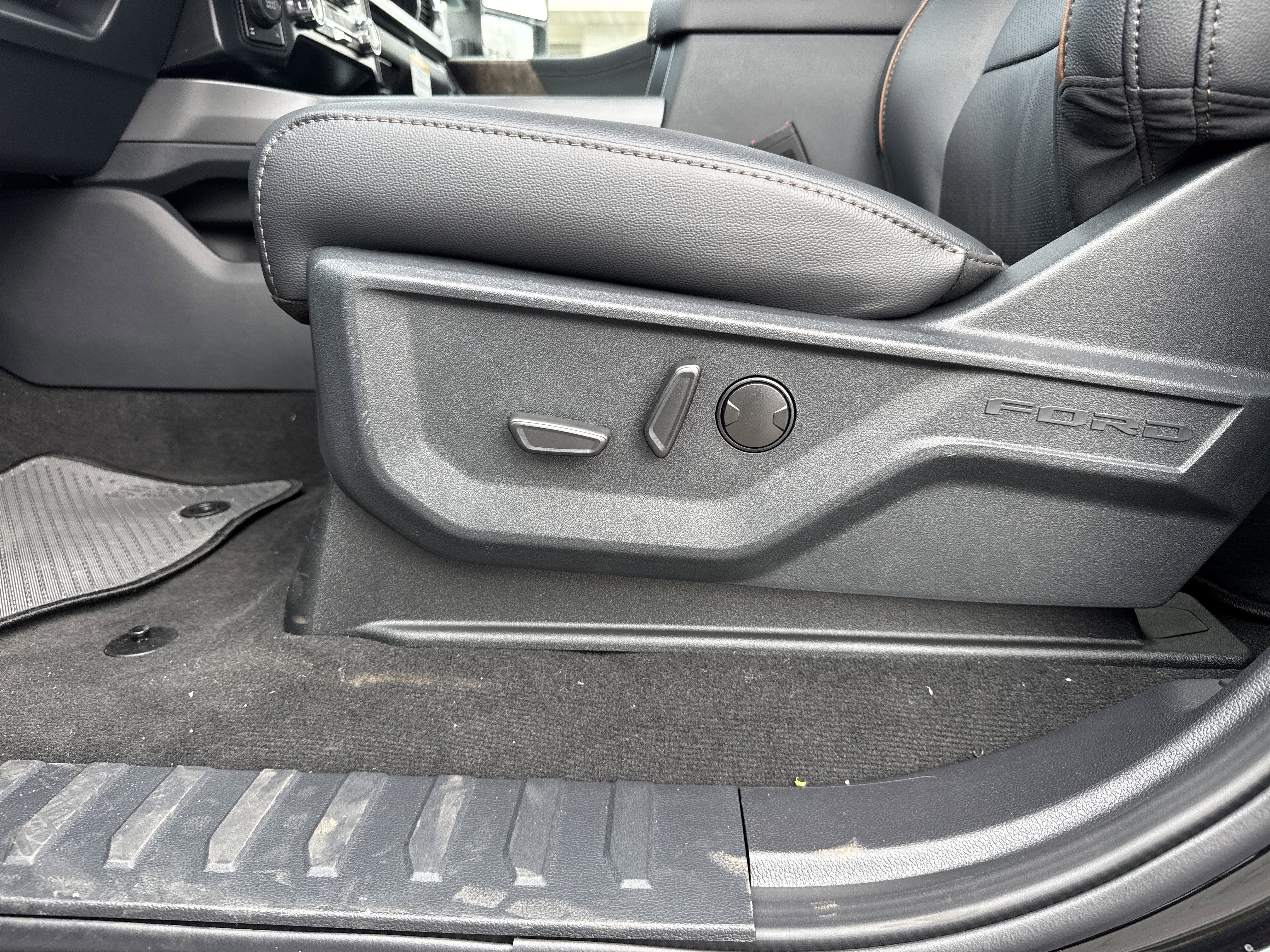 New 2026 Ford F350 Lariat image 32