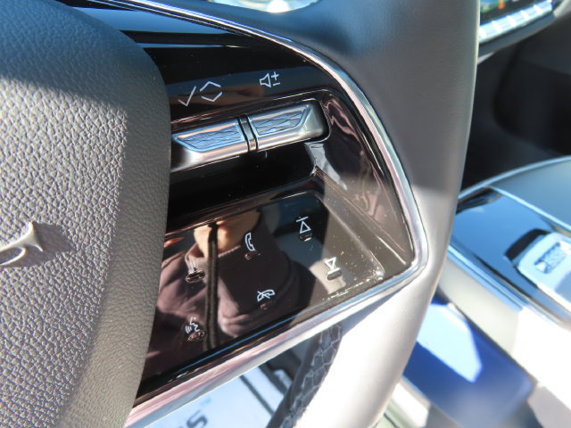 Used 2025 Cadillac Lyriq Luxury RWD image 16