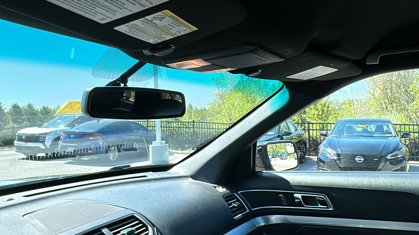 Used 2016 Ford Explorer XLT w/ Equipment Group 202A AWD/4WD image 23