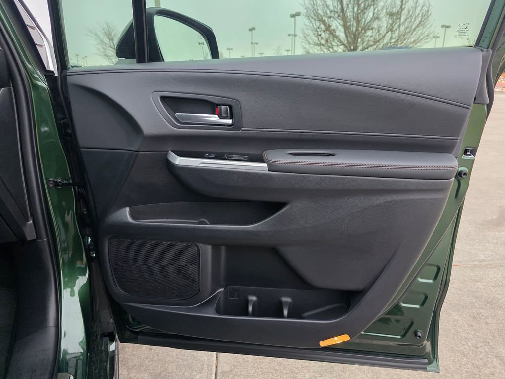 Used 2025 Toyota Sienna Platinum image 23