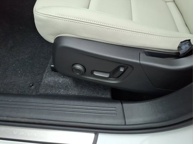 New 2026 Volvo XC40 B5 Plus w/ Protection Package Premier image 13