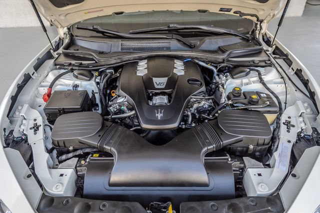 Used 2018 Maserati Ghibli RWD image 16