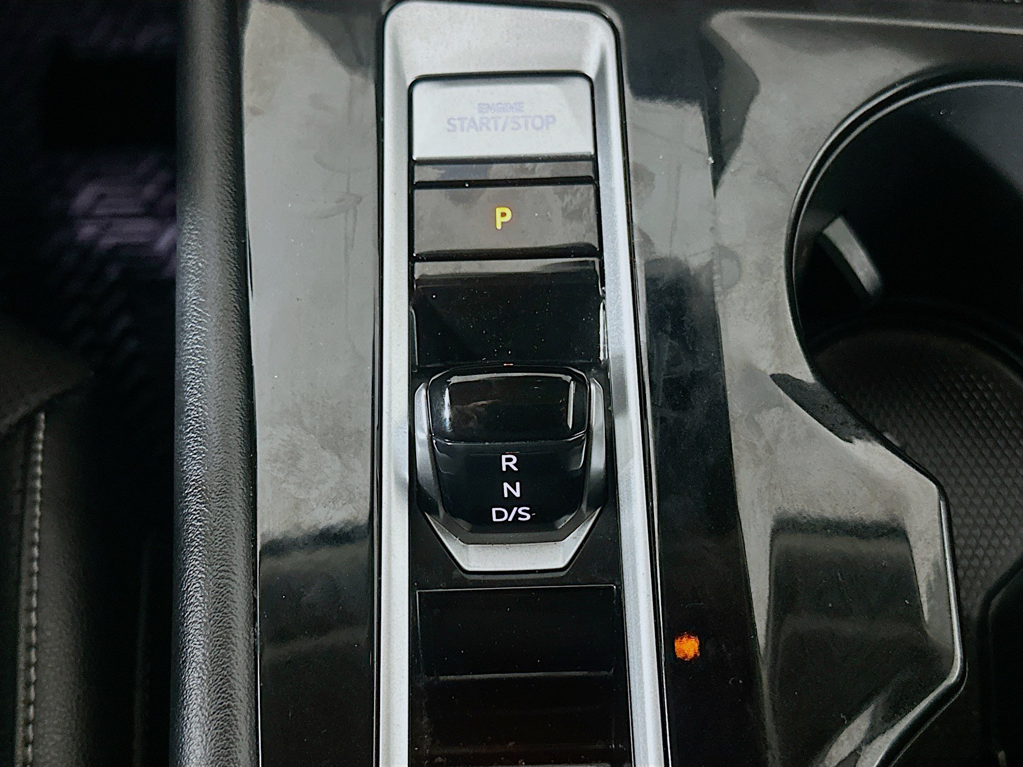 Used 2024 Volkswagen Atlas SE w/ Black Wheel Package FWD image 25