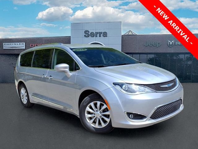 Used 2018 Chrysler Pacifica Touring-L Plus FWD image 1
