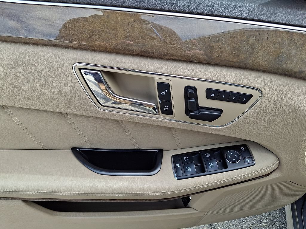 Used 2010 Mercedes-Benz E 350 4MATIC Sedan image 12