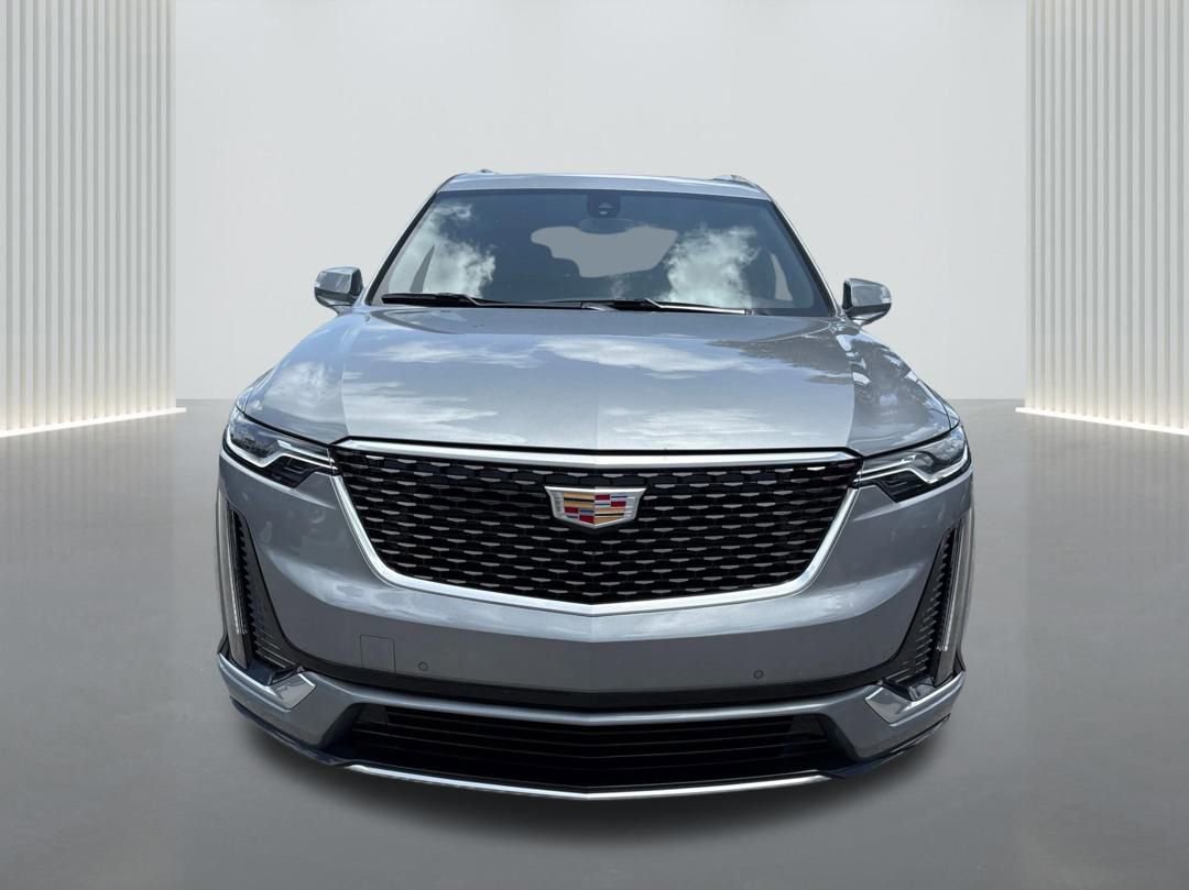 New 2025 Cadillac XT6 Luxury image 2