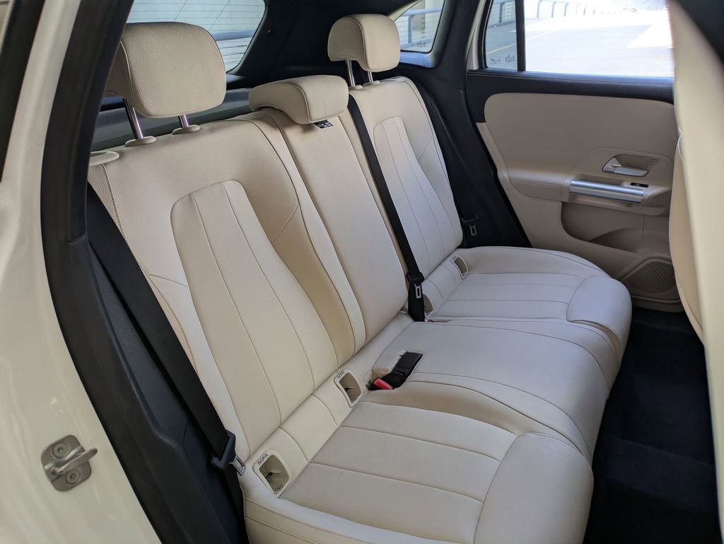 Used 2025 Mercedes-Benz GLA 250 4MATIC image 27