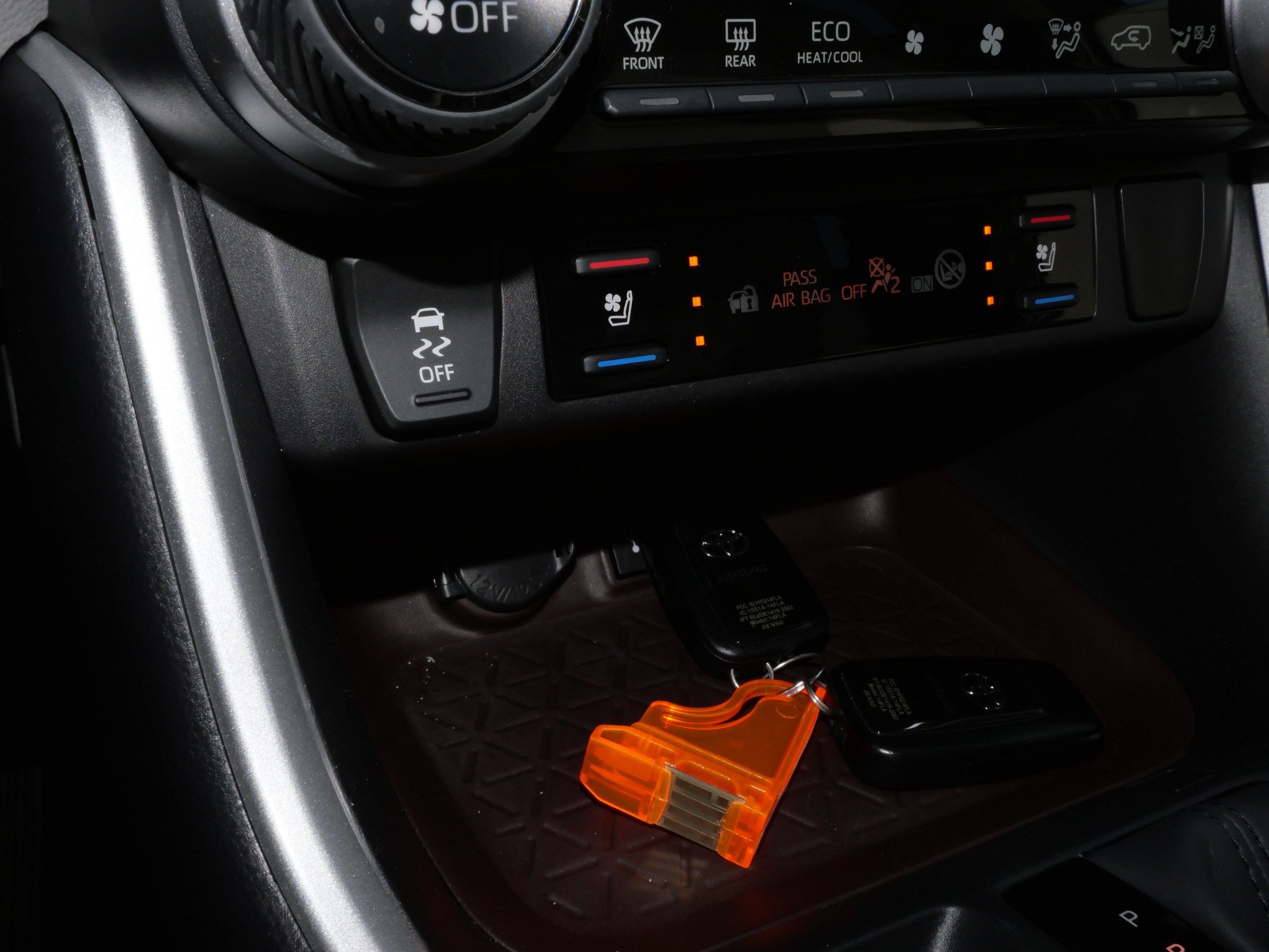 Certified 2025 Toyota RAV4 Limited AWD/4WD image 27