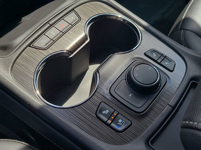 Used 2023 GMC Acadia SLT w/ Technology Package FWD image 32