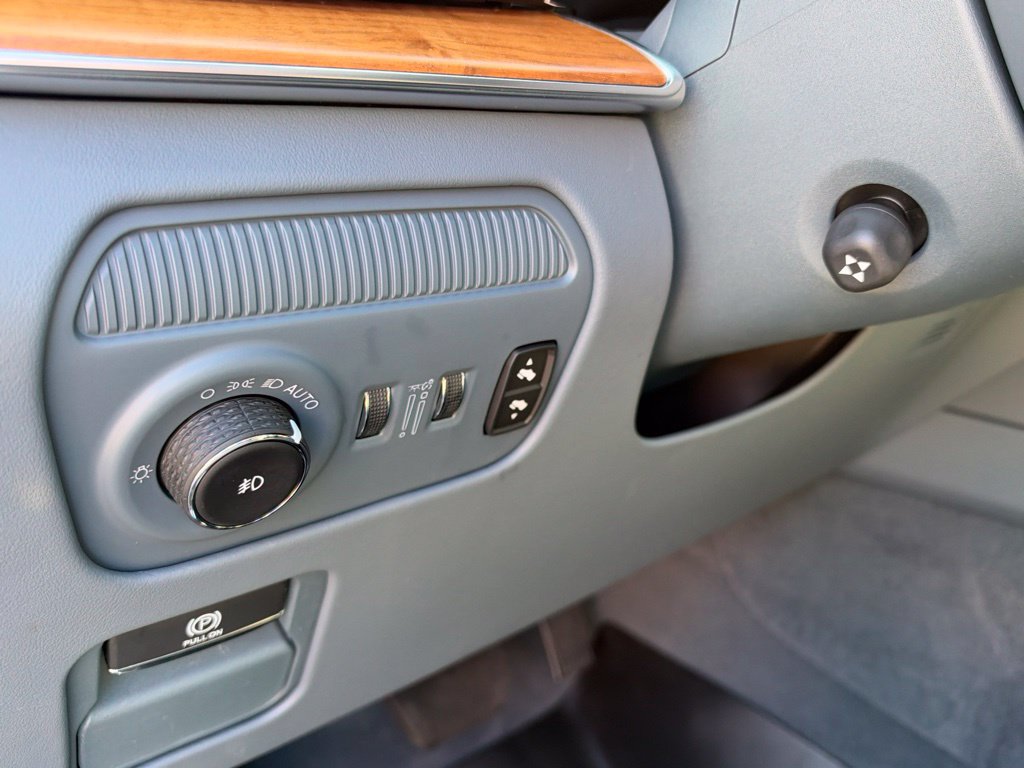 Used 2024 Jeep Grand Wagoneer Series III w/ Rear Seat Video Group 1 AWD/4WD image 27
