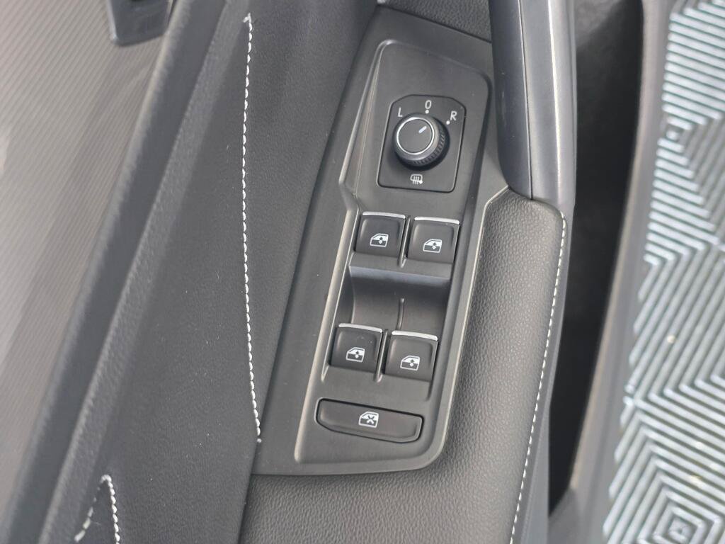 Used 2024 Volkswagen Tiguan SE w/ MDO Package, Two-Row AWD/4WD image 21