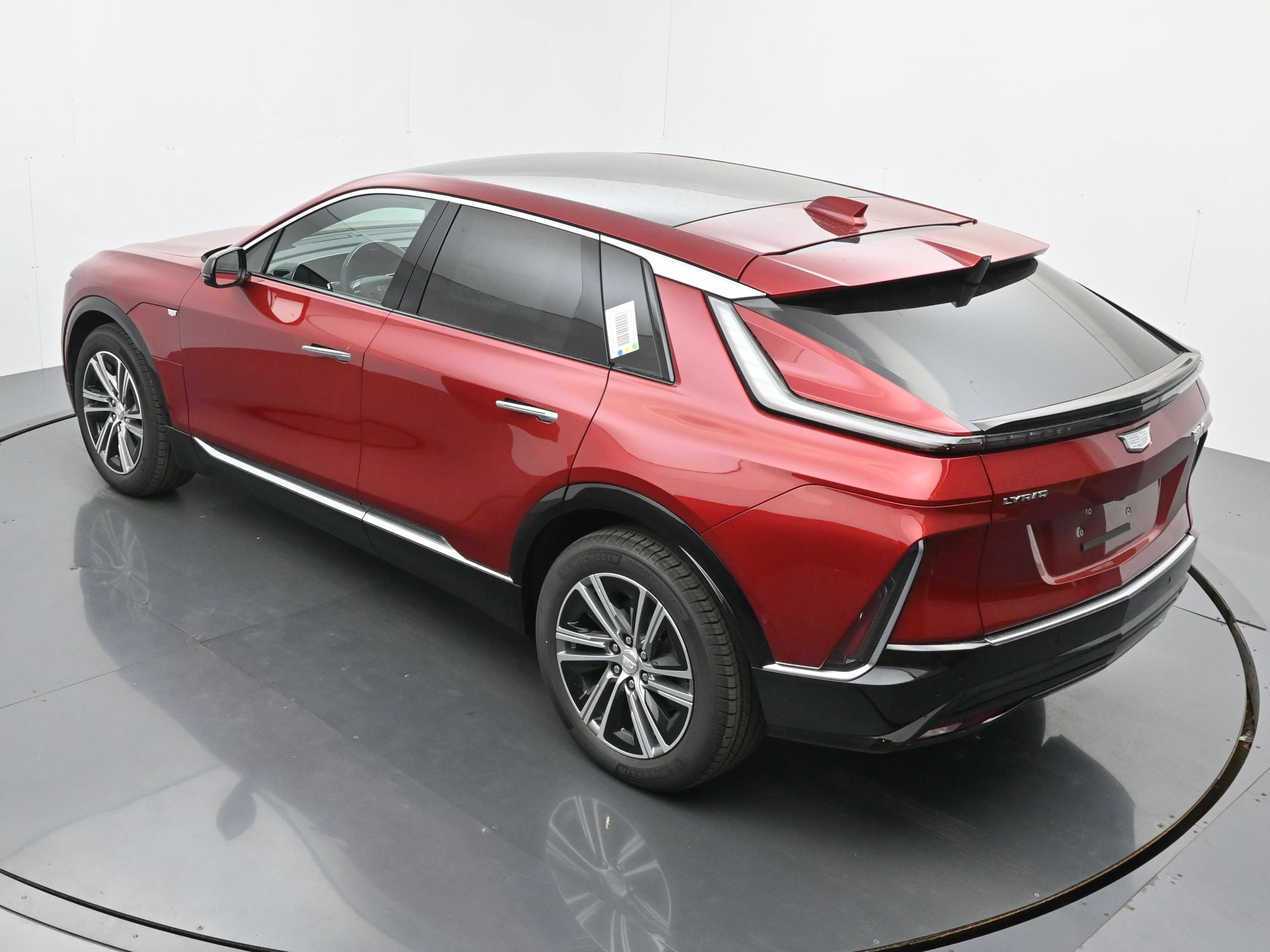 New 2026 Cadillac Lyriq Luxury w/ LPO, Floor Liner Package AWD/4WD image 25